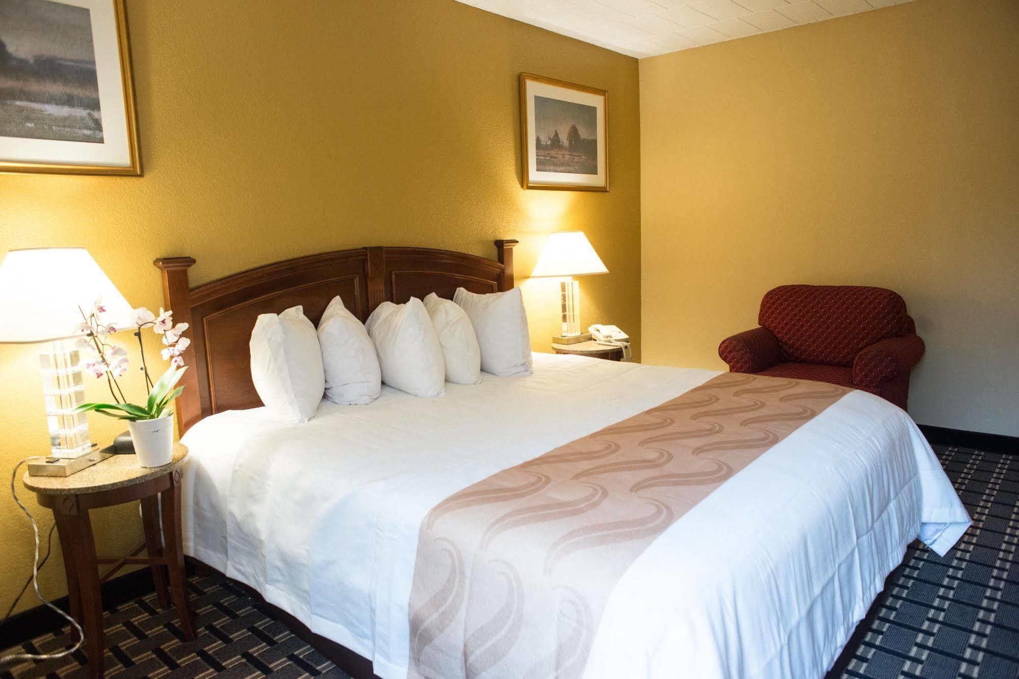 Quality Inn New Kensington Eksteriør billede