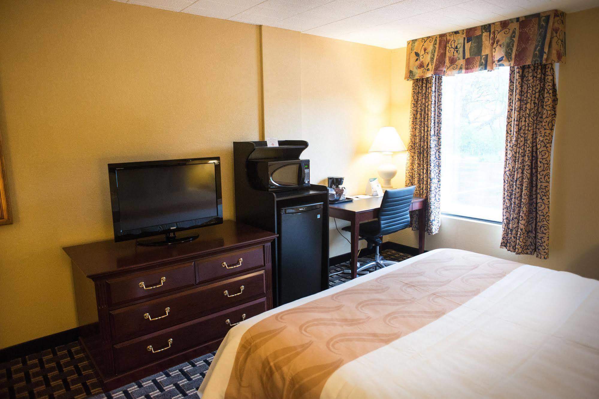 Quality Inn New Kensington Eksteriør billede