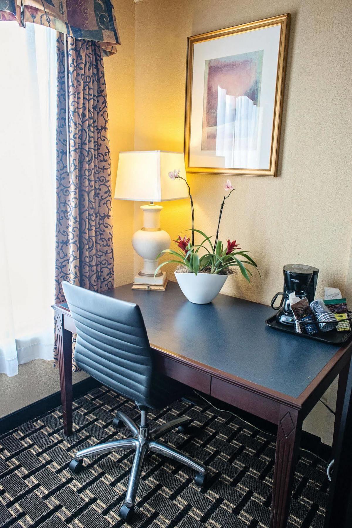 Quality Inn New Kensington Eksteriør billede